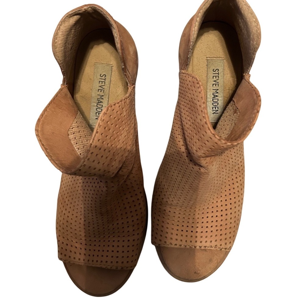 Steve Madden Tan Perforated Leather Peep Toe Block Heel Booties V-Cut Ankle Boot - Picture 7 of 8
